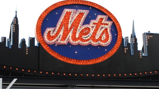 New York Mets sign