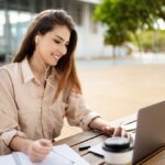 latin woman on a computer using artificial intelligence